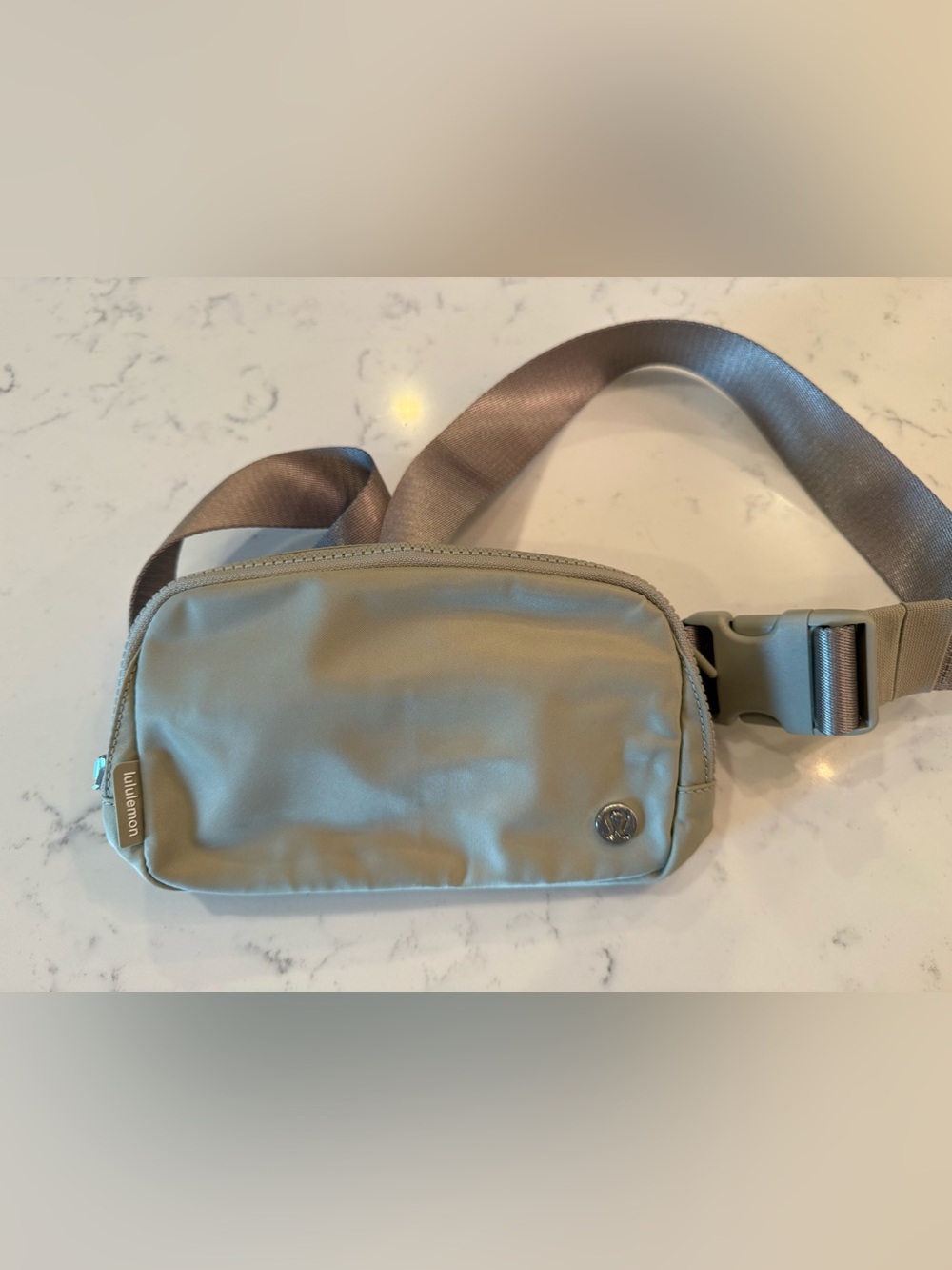 Lululemon Crossbody Bag with Adjustable Strap (beige)